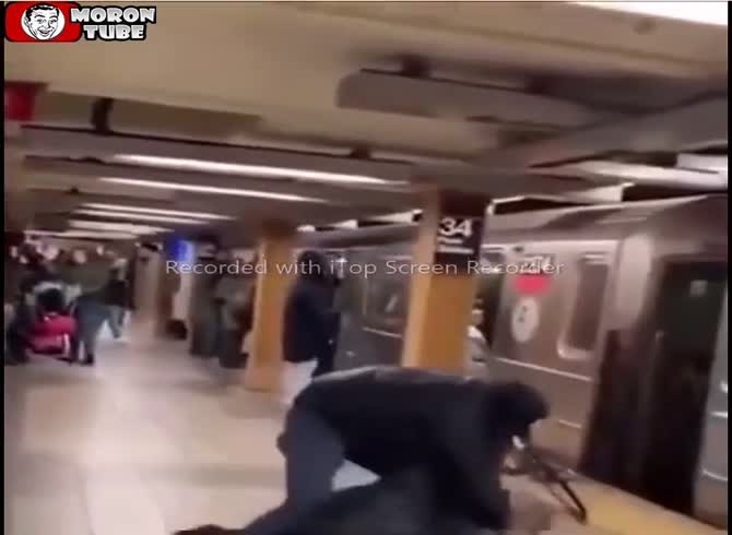Video :He spits on his opponent, believing he is safe from retaliation